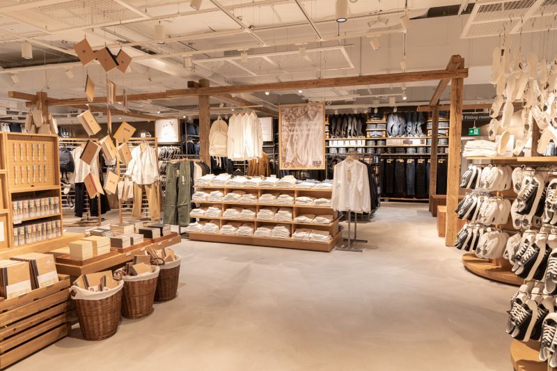 bên trong cửa hàng Muji